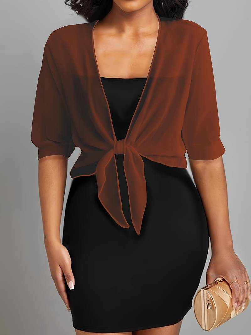 "Luchtige elegante damesblouse met open voorkant, frisse charmante look, perfect voor zonnige dagen."