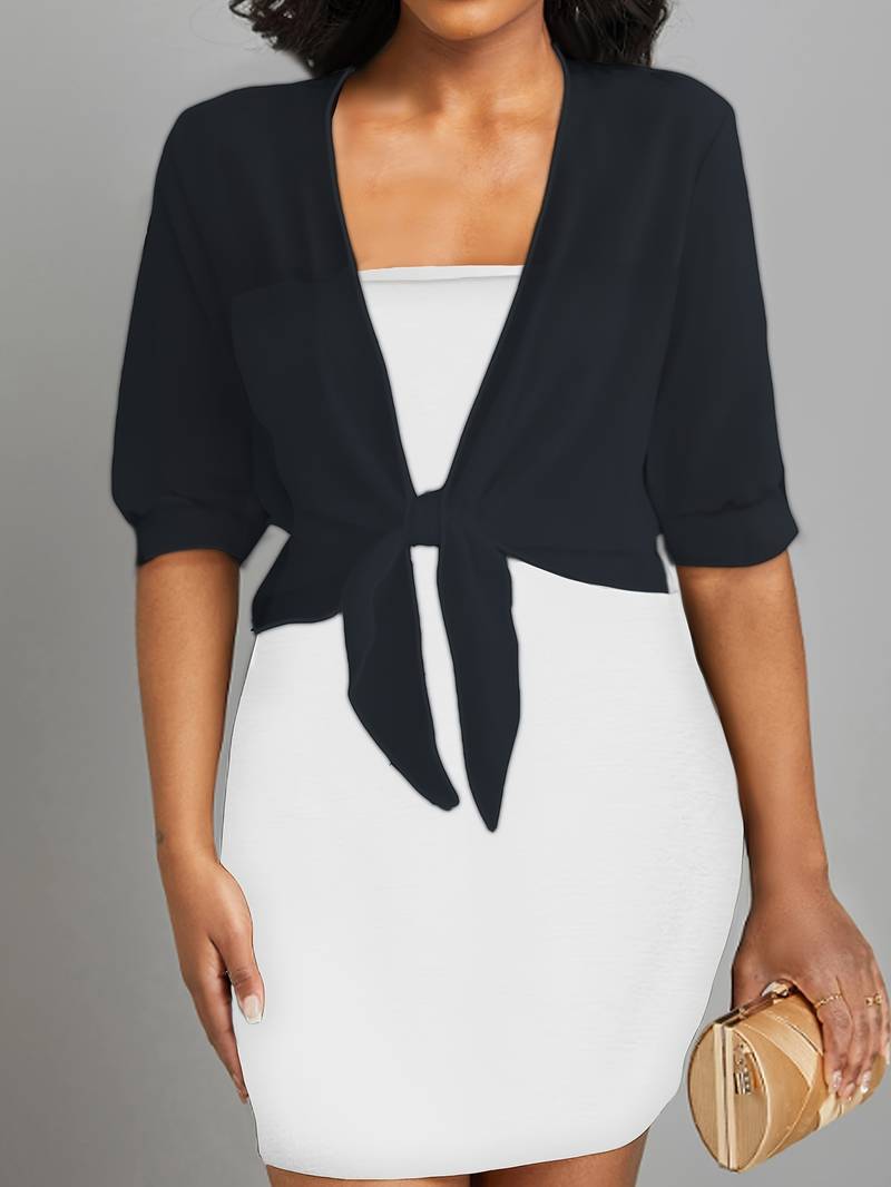 "Luchtige elegante damesblouse met open voorkant, frisse charmante look, perfect voor zonnige dagen."