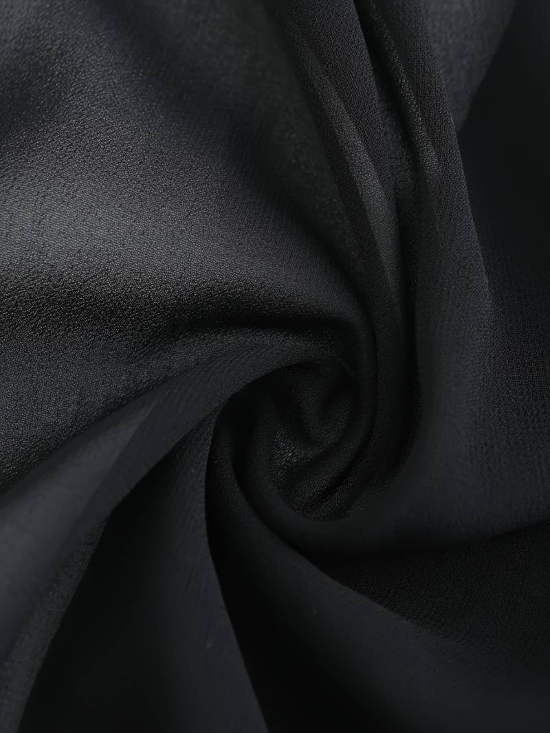 "Luchtige elegante damesblouse met open voorkant, frisse charmante look, perfect voor zonnige dagen."