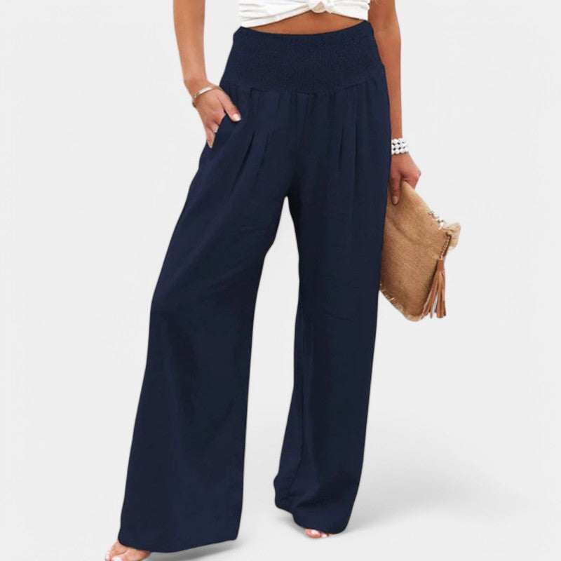 "Luchtige linnen broek met hoge taille en flared pijpen, ideaal voor zomerse dagen, in een elegante beige tint."