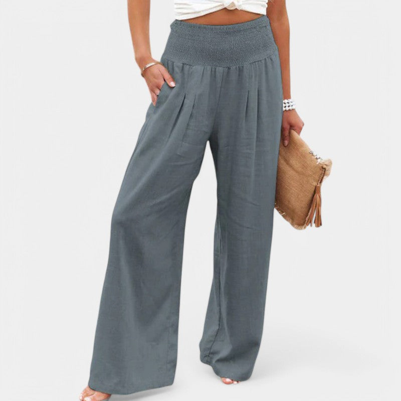"Luchtige linnen broek met hoge taille en flared pijpen, ideaal voor zomerse dagen, in een elegante beige tint."