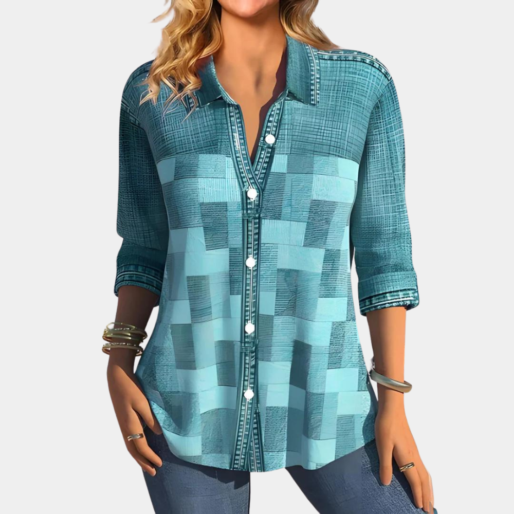 Luchtige zomerse damesblouse, blauwe tint, klassieke knoopsluiting, ademend materiaal, elegant en stijlvol, tops & shirts.