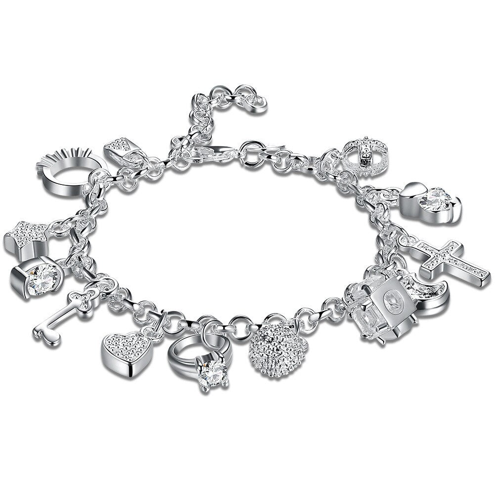 Dames verzilverde bedelarmband met trendy design, perfect als stijlvol mode-accessoire en sieraad.