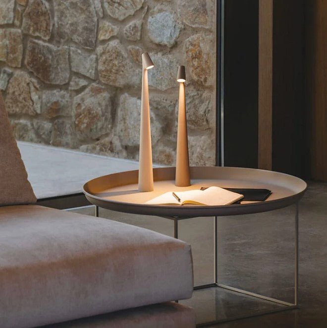 Compacte en stijlvolle draadloze LED lamp van NordicLite. Gemakkelijk te plaatsen, zorgt direct voor sfeer.