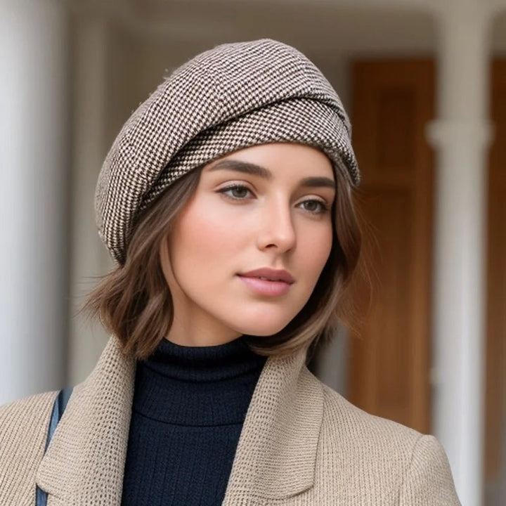 Stijlvolle damesmuts in beige/bruin, veelzijdig winteraccessoire voor elke elegante outfit.