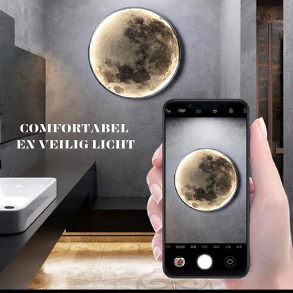 "Lunatic maandlamp met realistisch maanoppervlak, dimbaar LED-licht, wandmontage, ideaal voor sfeervolle verlichting."