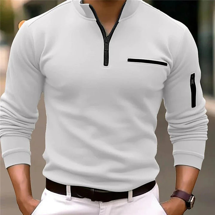 Comfortabele heren zip-neck polo in oranje, getailleerd model voor een moderne zomeroutfit.