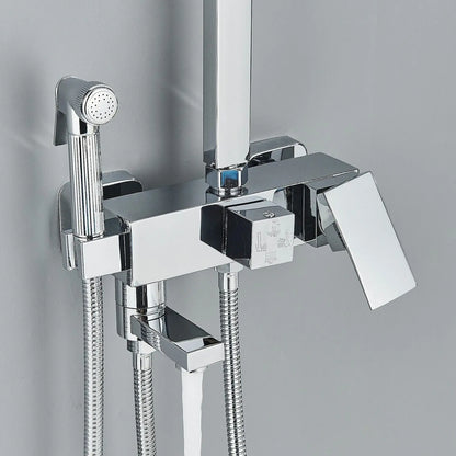 "Luxe AquaFlow doucheset met messing mengkraan en regen douchekop, glimmende chroomafwerking, elegant ontwerp."