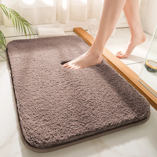 Luxe badmat met pluche vezels, absorberend en antislip rug; voelt als lopen op een wolk in uw badkamer.
