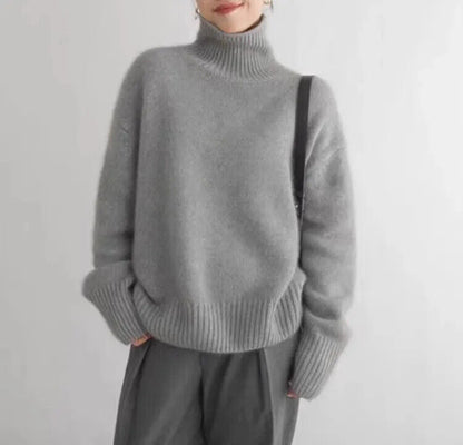 "Luxe beige kasjmier coltrui voor dames, warme en stijlvolle trui, tijdloos ontwerp, lichte en zachte stoffen."