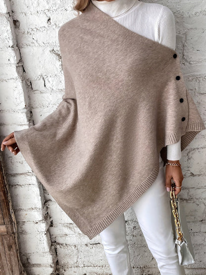 "Luxe dames poncho met elegante knoopsluiting, zacht ademend materiaal, perfect voor casual en formele outfits."