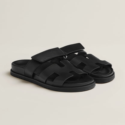 "Luxe dames sandalen met minimalistisch ontwerp en chic design, gemaakt van hoogwaardige materialen voor comfort en stijl."
