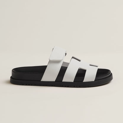 "Luxe dames sandalen met minimalistisch ontwerp en chic design, gemaakt van hoogwaardige materialen voor comfort en stijl."
