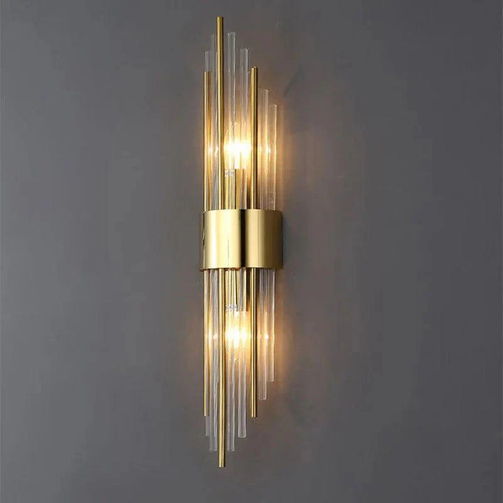 Stijlvolle design wandlamp met heldere kristallen en energiezuinige LED's. Geschikt voor moderne woonruimtes.