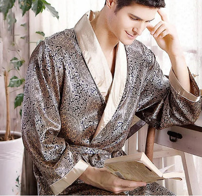 "Luxe heren kimono, satijnen stof, oosters design, elegante uitstraling met glanzend, gebloemd patroon, comfortabele pasvorm.