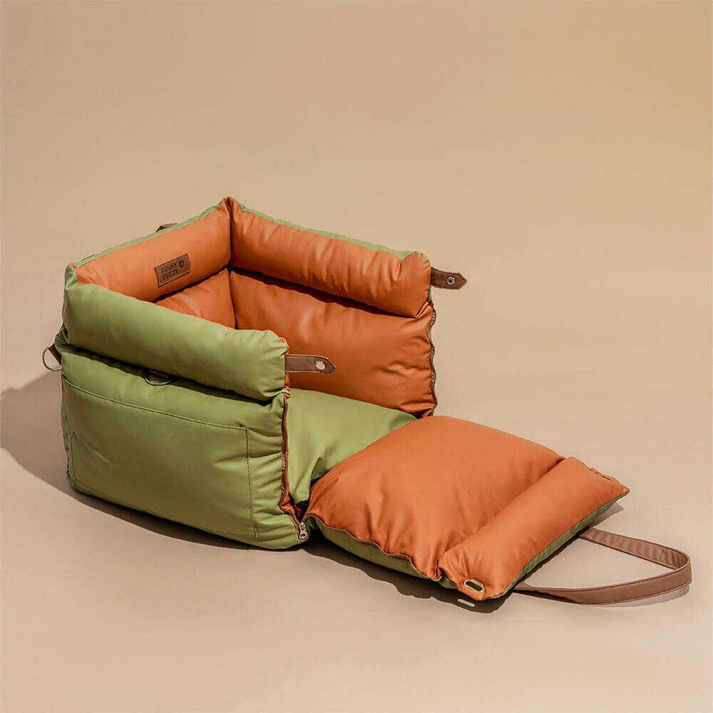 Oranjegroene hondenautostoel, luxe design voor comfortabel en veilig reizen met je hond.