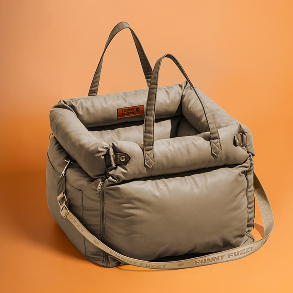 Veilige en comfortabele hondenautostoel in grijs, een must-have voor elke hondenbezitter.