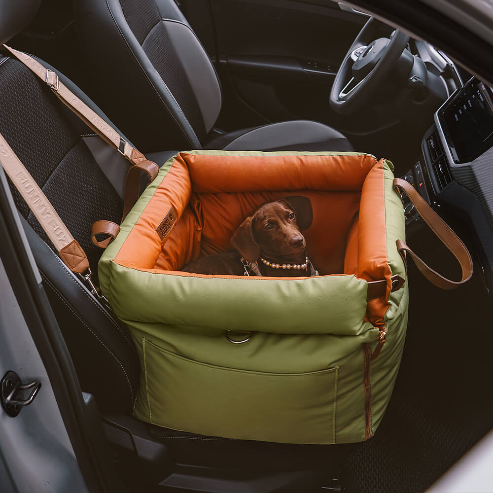 Blauwe hondenautostoel, een luxe hondenmand voor optimaal comfort en veiligheid onderweg.