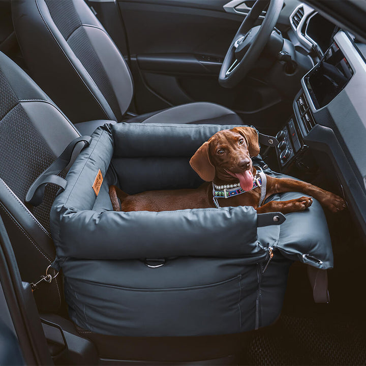 Blauwe hondenautostoel, luxe kunstleer, ideaal voor veilig en comfortabel dierenvervoer.