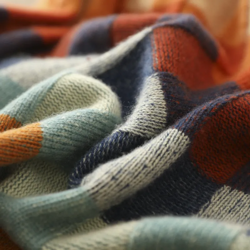 Luxe kasjmier coltrui dames met kleurrijke melange accenten; ultrazachte stof en ruime col voor ultiem comfort.
