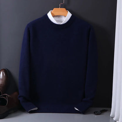 "Luxe kasjmier pullover heren, marineblauw, regular fit, elegant ontwerp voor comfort en stijl."