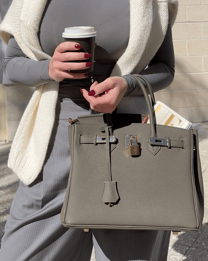 "Luxe leren handtas, elegante vrouwen tas van hoogwaardig leer met ruime interieurs en chique uitstraling, veelzijdig ontwerp