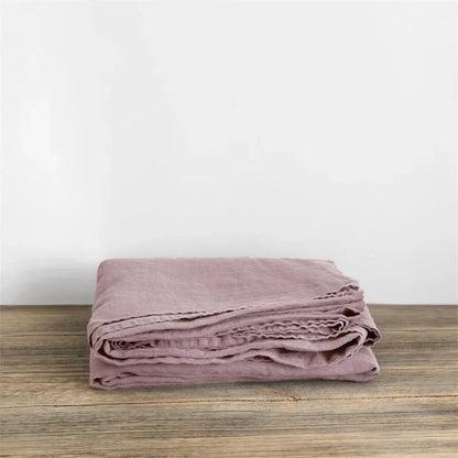"Luxe linnen beddengoed, elegant en zacht, in diverse kleuren zoals abrikoos en donkergrijs. Perfect voor stijlvol comfort."