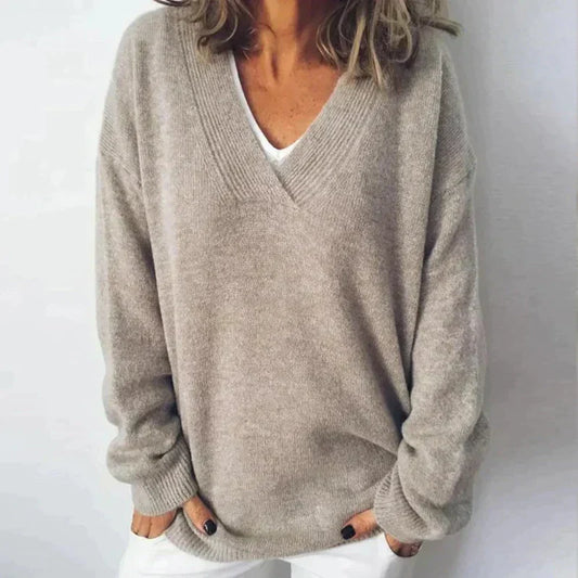 "Luxe Loose V-Hals Kasjmier Trui met zachte textuur en tijdloze elegantie, ideaal voor stijl en comfort."