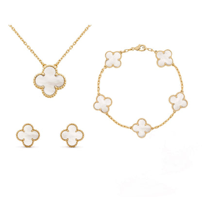 "Luxe sieradenset dames met klaverontwerp, parelmoer coating en gouden details, inclusief ketting, armband en oorbellen."