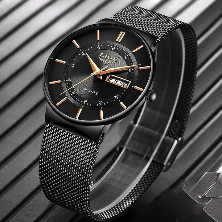 Slank heren quartzhorloge met datumweergave, waterdicht en veelzijdig voor elke man.