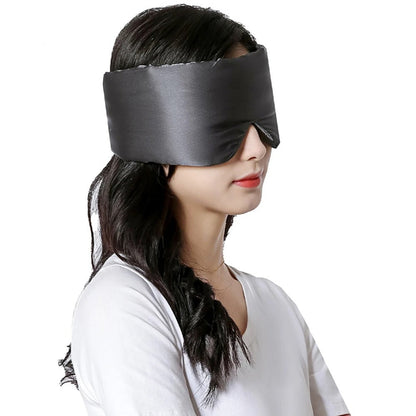 "Luxe zijden slaapmasker met 100% moerbeizijde, zijdezacht, hypoallergeen, effectief lichtblokkerend voor optimale rust."