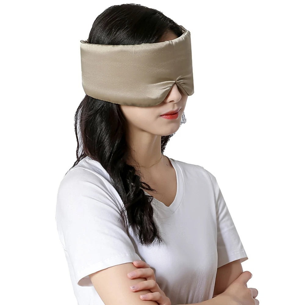 "Luxe zijden slaapmasker met 100% moerbeizijde, zijdezacht, hypoallergeen, effectief lichtblokkerend voor optimale rust."