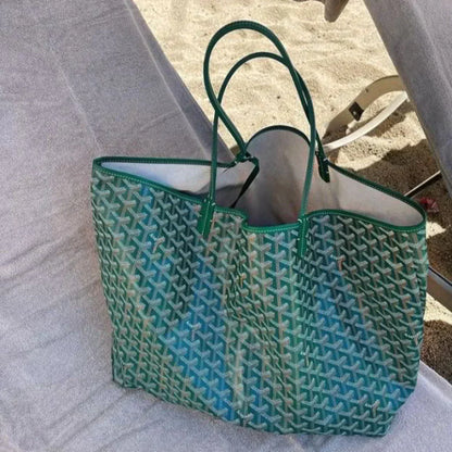 Luxueuze bordeaux shopper bag voor dames, geweven patroon, ruim interieur, PU-leer, stijlvol en praktisch accessoire.