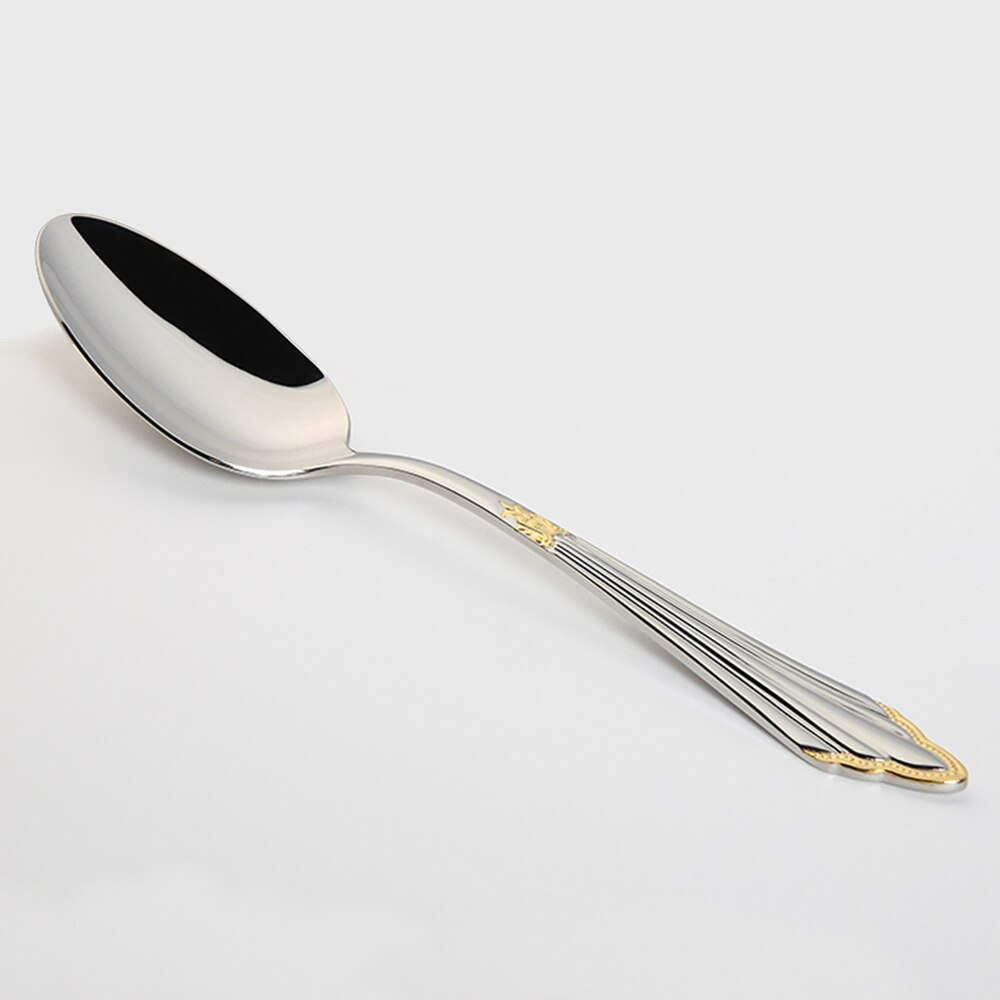 Complete gouden RVS bestekset (24-delig), ideaal geschenk voor huishouden. Verhoogt de eetkamer luxe.