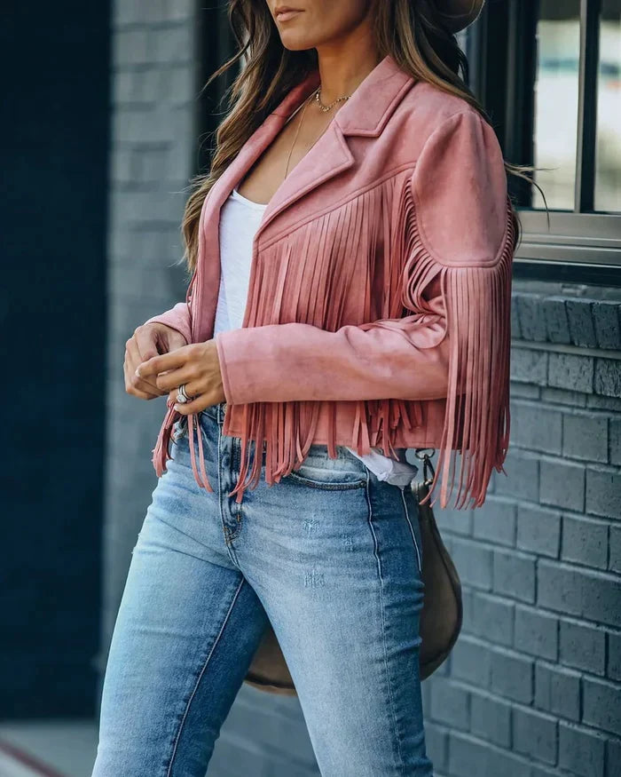 Zwart statement franjejasje voor dames, voor een krachtige look.
