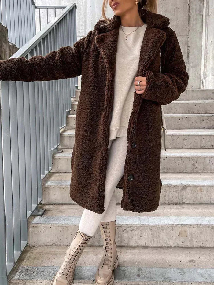 Stijlvolle warme damesjas: lange teddy winterjas, loose fit en modieuze bovenkleding.