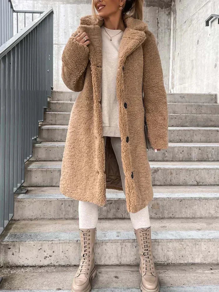 Damesjas met lange teddy voering, warm en comfortabel, perfect voor de winter.