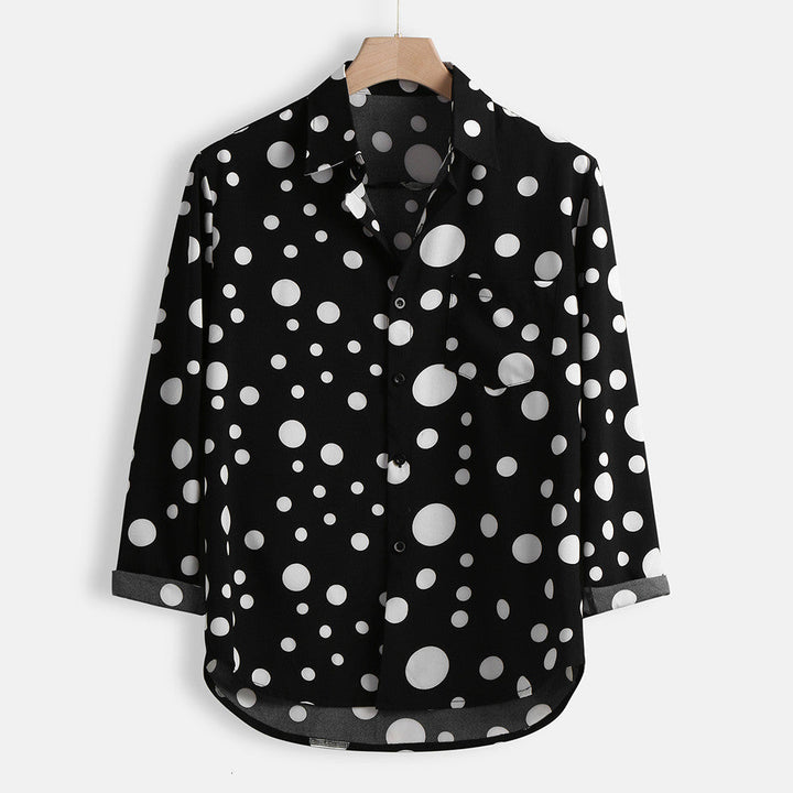 Dit trendy heren overhemd met stippen combineert stijl en comfort moeiteloos. Veelzijdig voor elke gelegenheid.