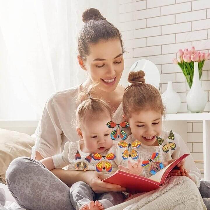 Vliegende vlinders als betoverend speelgoed en decoratie; ook een originele bladwijzer.