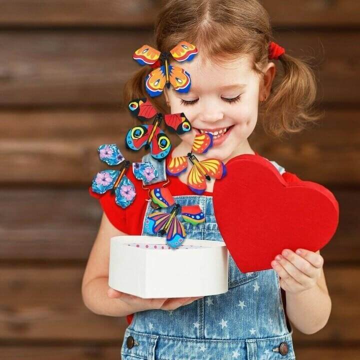Uniek cadeau idee: betoverende vliegende vlinders; perfect voor bruiloftsgasten of als bladwijzer.