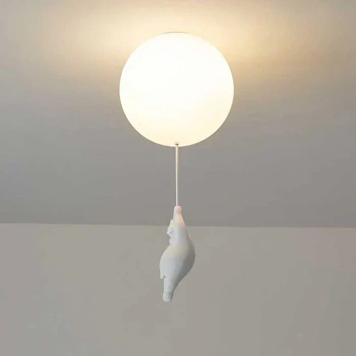 "Magische kinderlamp met speelse beer en ballon, warme LED-verlichting, ideaal voor kinderkamer, sfeervol design."