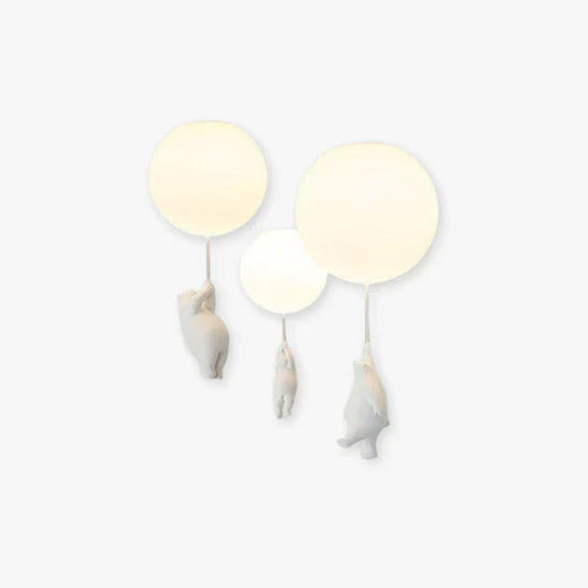 "Magische kinderlamp met speelse beer en ballon, warme LED-verlichting, ideaal voor kinderkamer, sfeervol design."