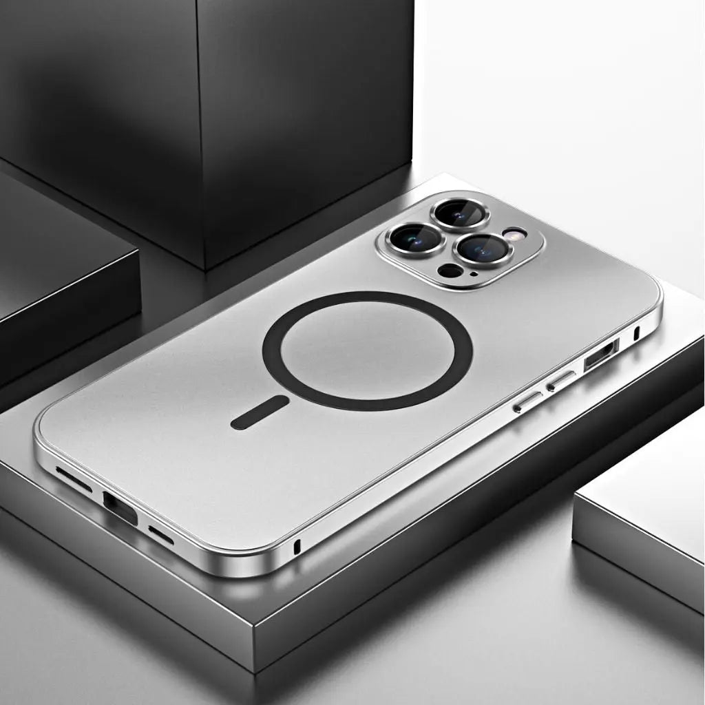 Grijs magnetisch iPhone hoesje, slank profiel, MagSafe-compatibel, en effectieve schokabsorptie.
