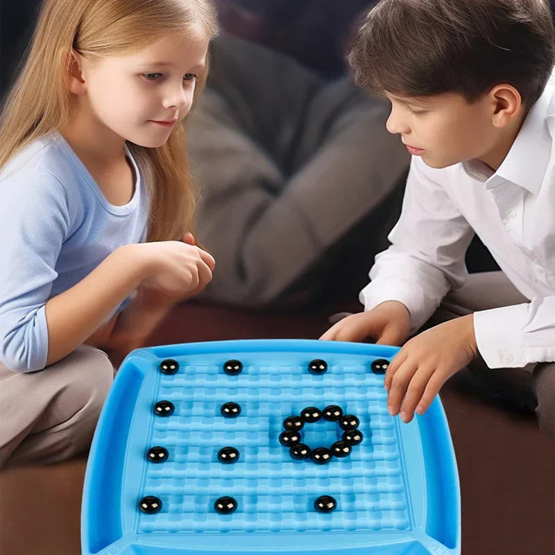 Leuk cadeau: draagbaar magnetisch reis schaakspel, perfect voor jong en oud om overal strategie te spelen.