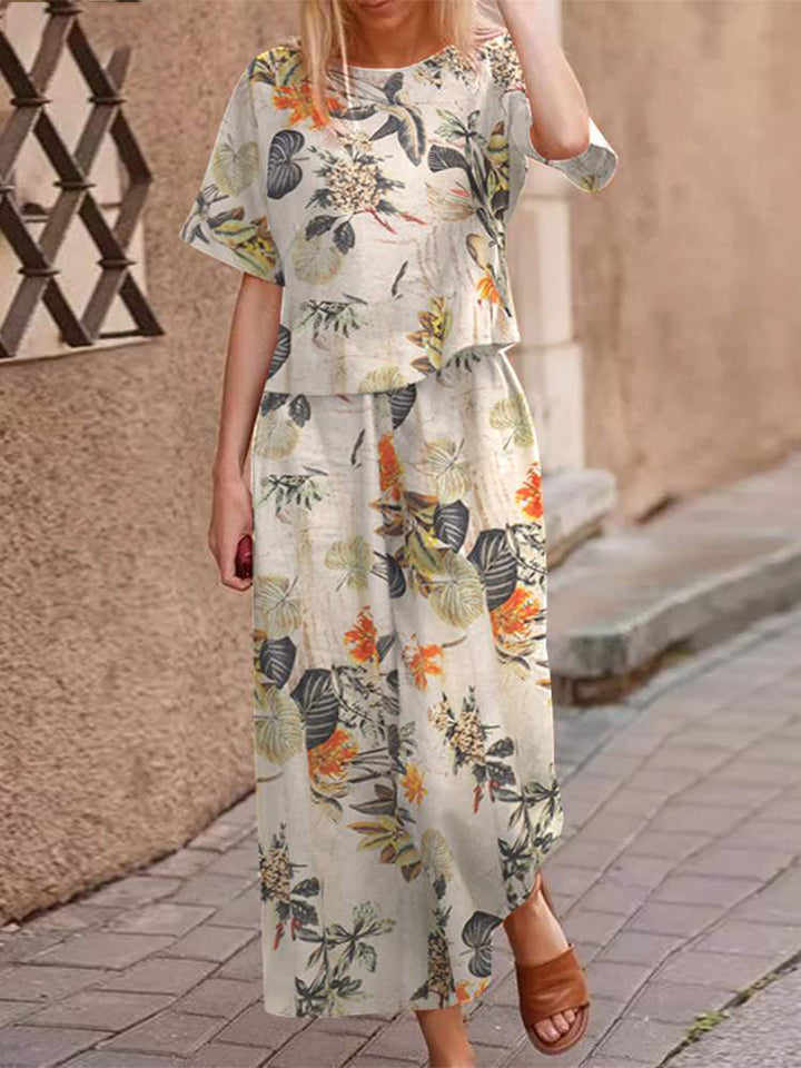 Dames luchtige boho zomeroutfit, tweedelige set met losvallend broekje en top, perfect voor strand of zomerdagen.