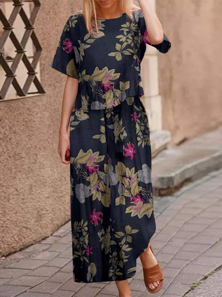 Gedetailleerde foto van de luchtige dames boho set Zephyra, met losvallende top en broek van zacht katoen.