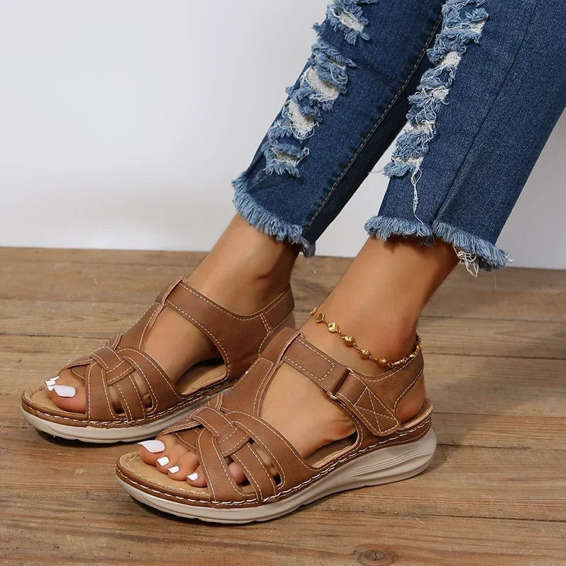 Emilia orthopedische leren dames sandalen met voetondersteuning, ideaal voor comfortabel dagelijks gebruik in de zomer.
