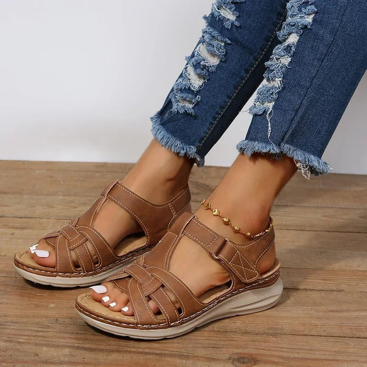 Emilia orthopedische leren dames sandalen met voetondersteuning, ideaal voor comfortabel dagelijks gebruik in de zomer.