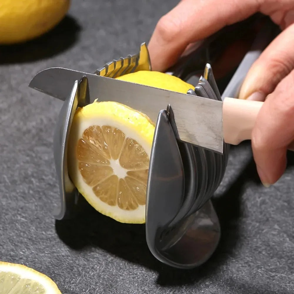 Precisie RVS groentesnijder en fruitsnijder voor snel en efficiënt snijden, een onmisbare keukenhulp.