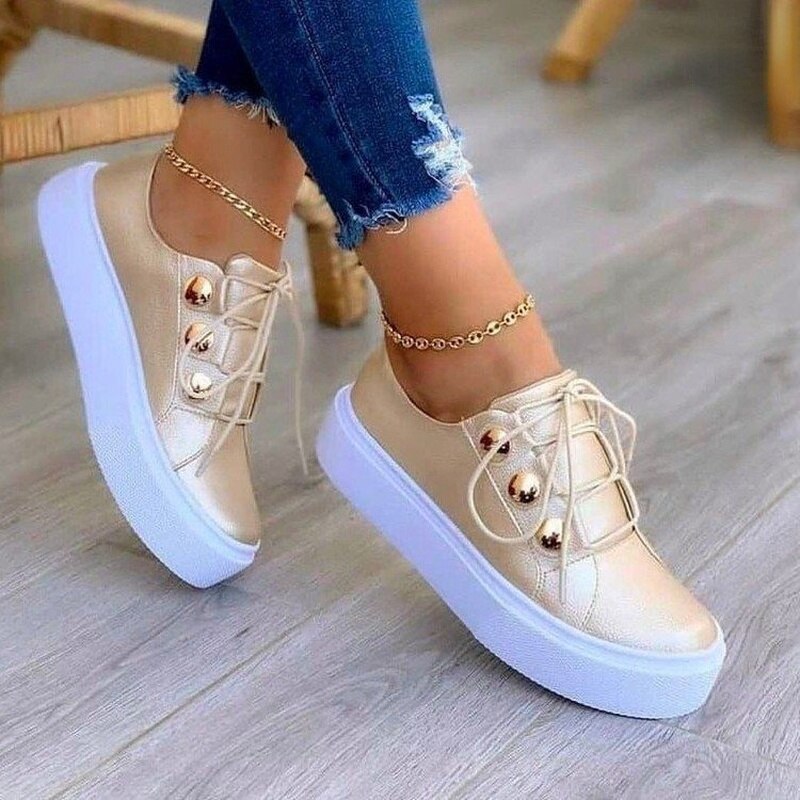 Zwarte KaatjesSneaks dames sneakers, comfortabel met dikke zool. Ideaal voor een trendy, sportieve en moderne stijl.